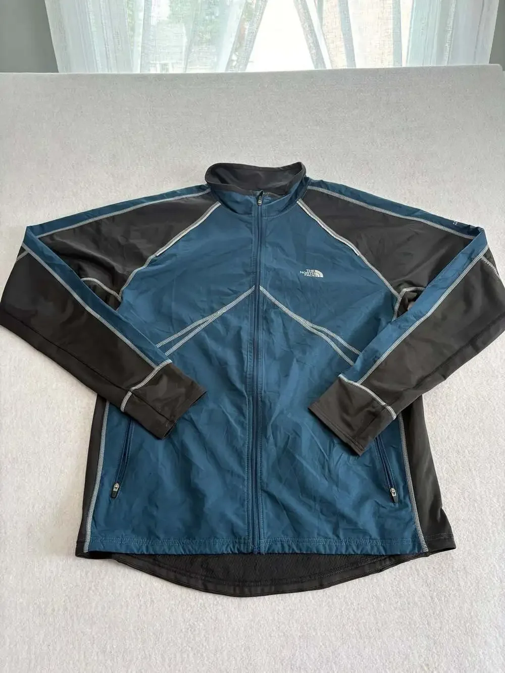The North Face Men’s Jacket Large Running Track Suit Windbreaker Pullover L